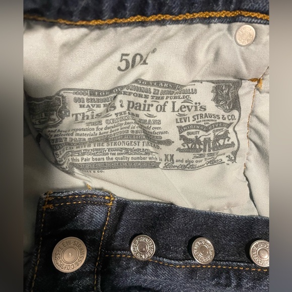 Levi’s Jean shorts - Picture 3 of 3